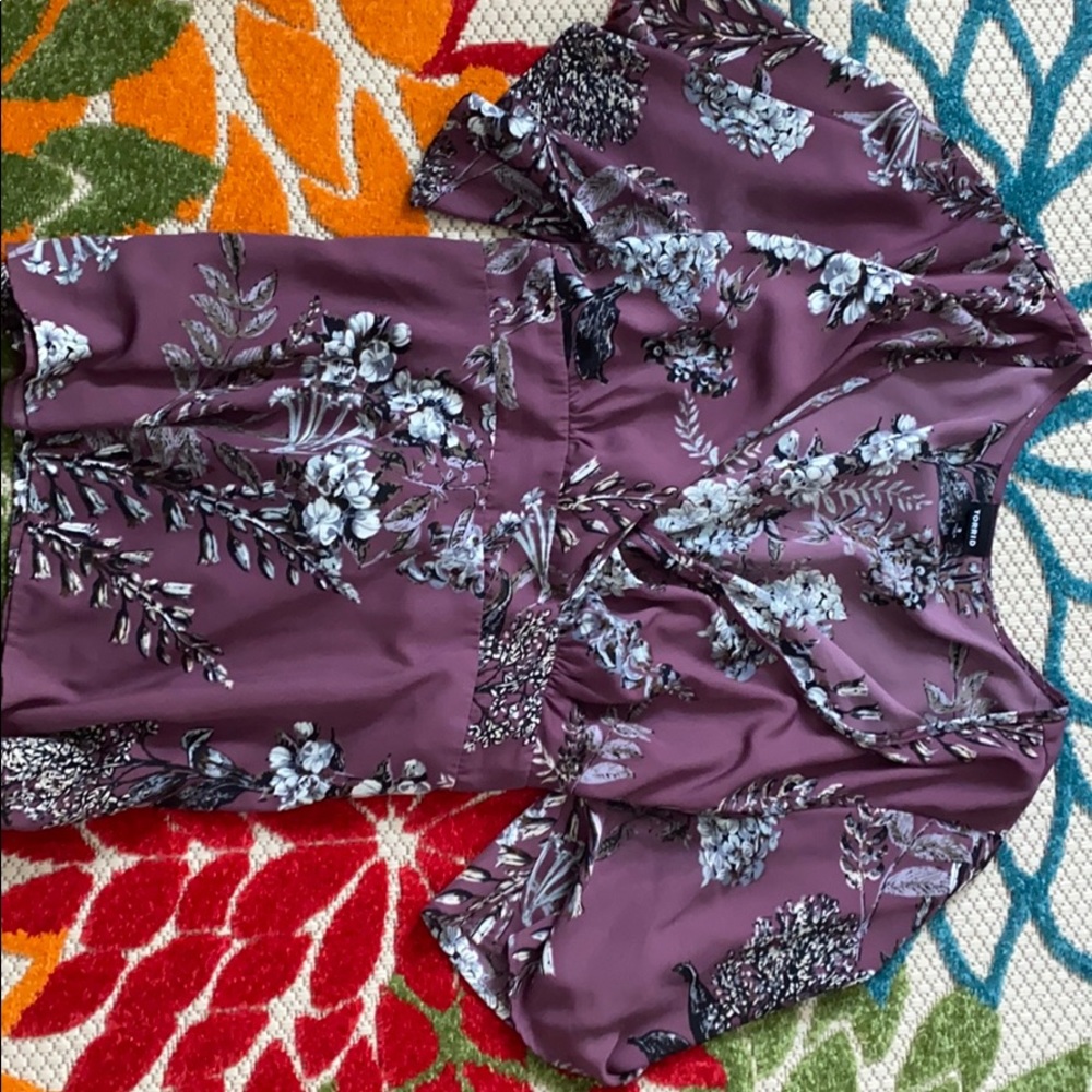 Floral blouse with tie in back - torrid size 3